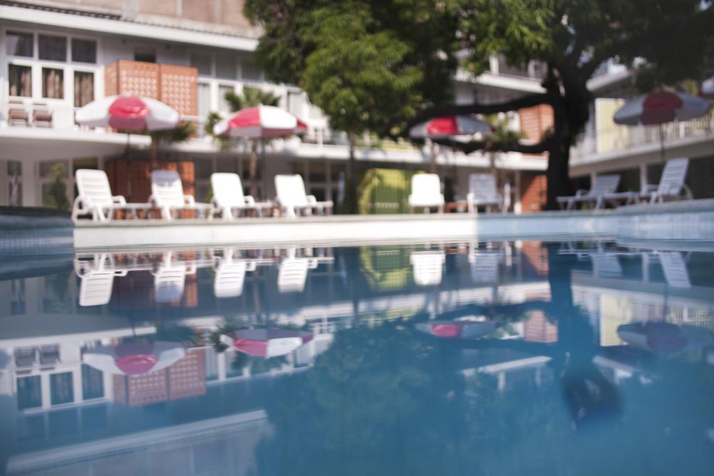 Retroasis Hotel Bangkok Exterior photo