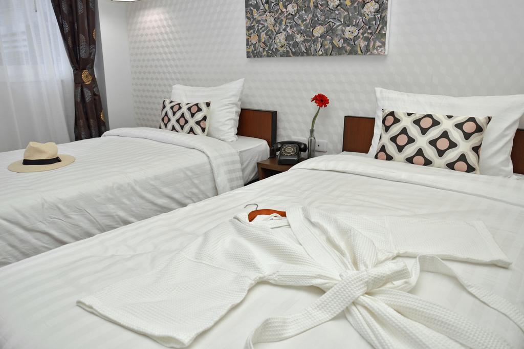 Retroasis Hotel Bangkok Exterior photo