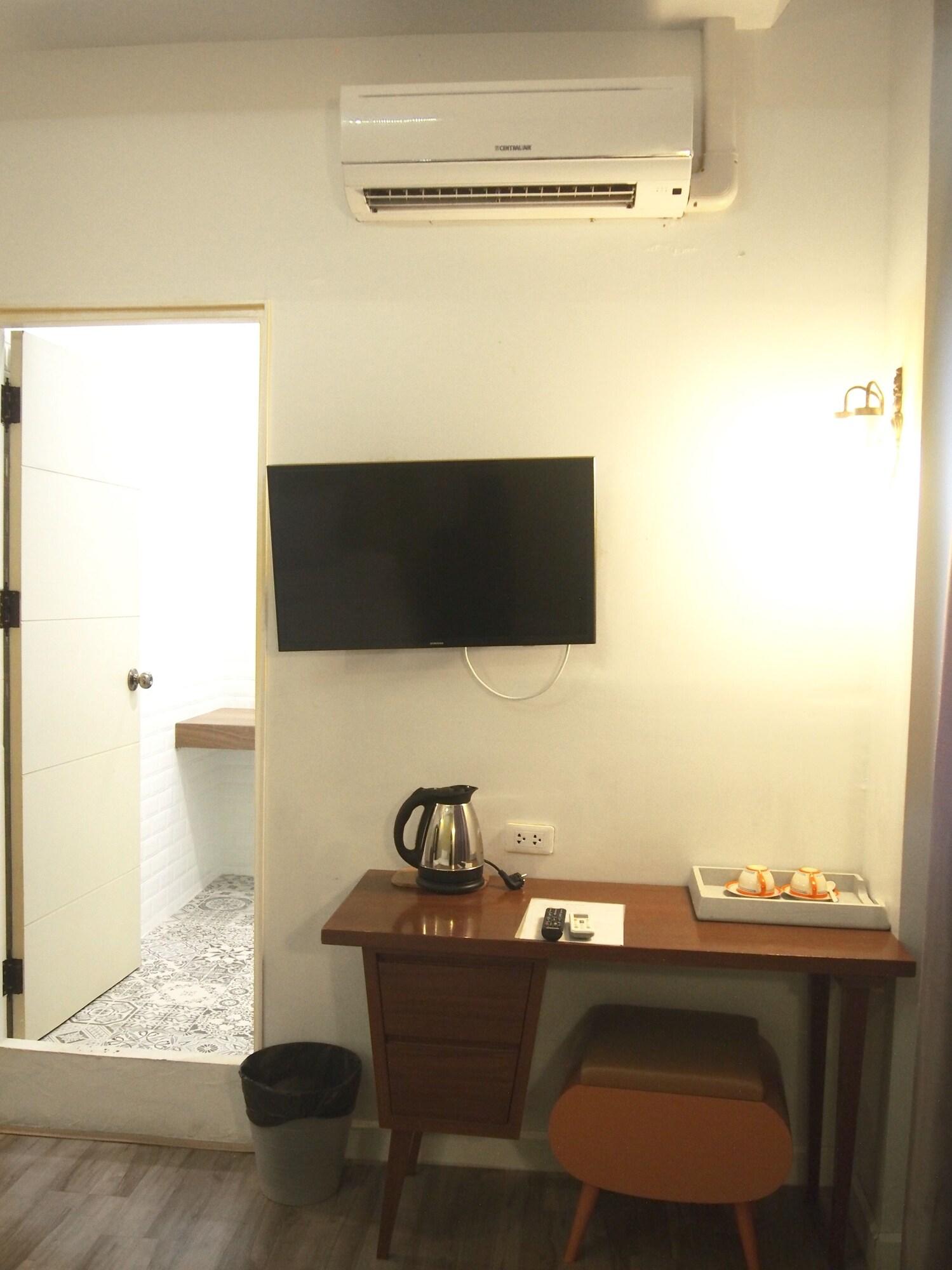 Retroasis Hotel Bangkok Exterior photo