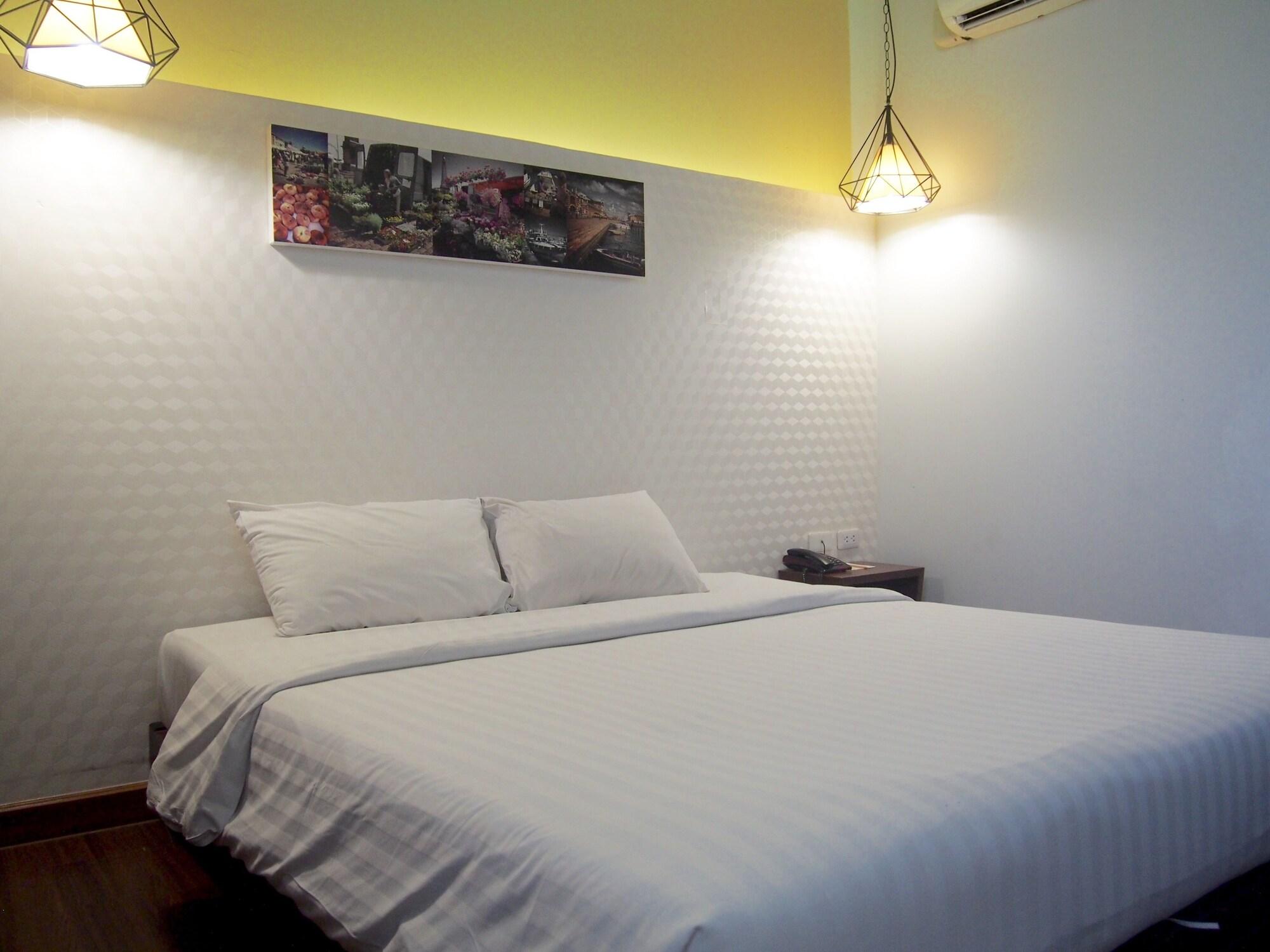 Retroasis Hotel Bangkok Exterior photo