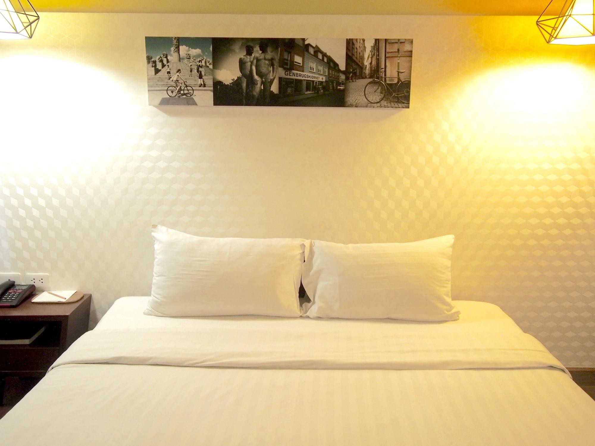 Retroasis Hotel Bangkok Exterior photo