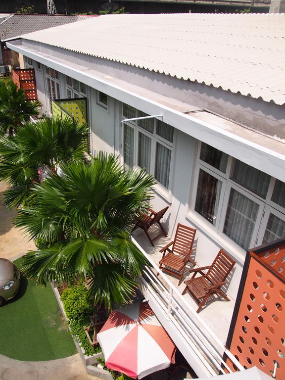 Retroasis Hotel Bangkok Exterior photo
