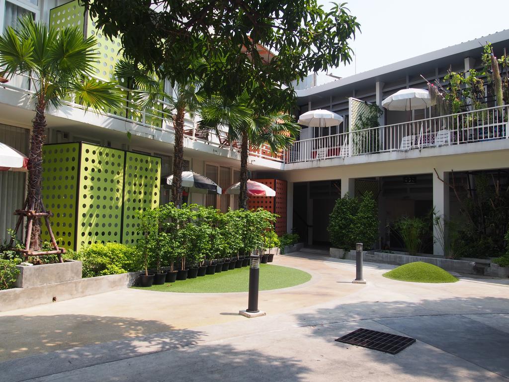 Retroasis Hotel Bangkok Exterior photo