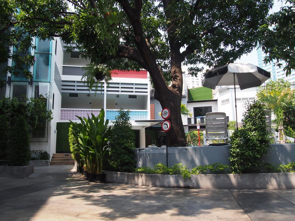 Retroasis Hotel Bangkok Exterior photo
