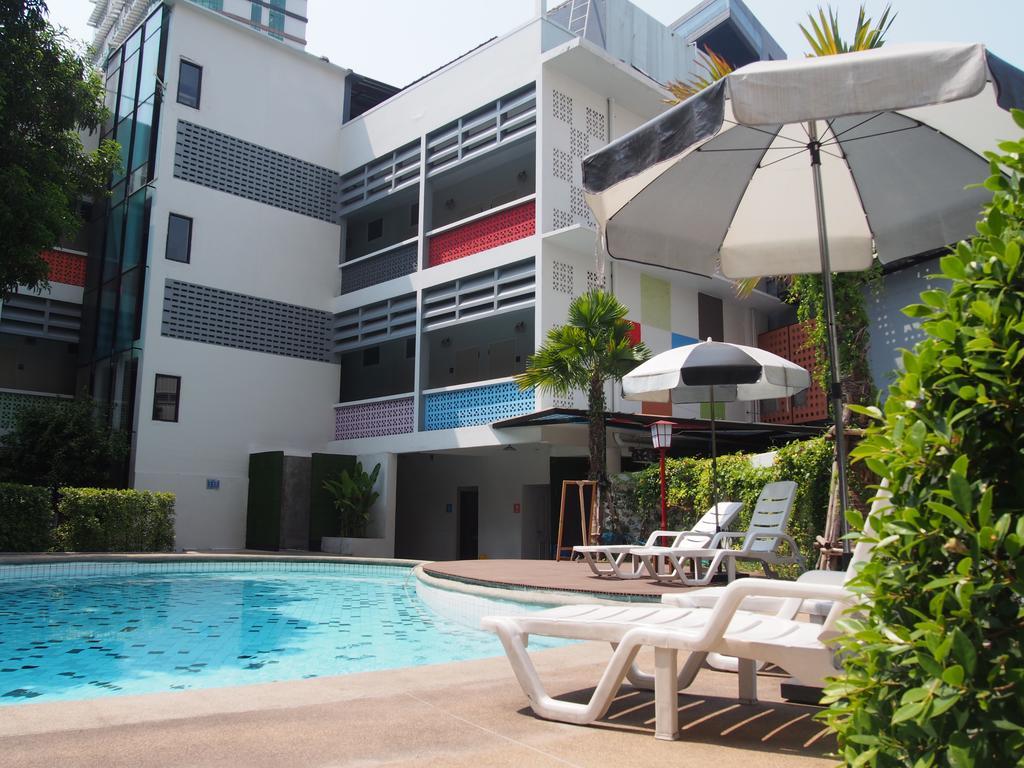 Retroasis Hotel Bangkok Exterior photo